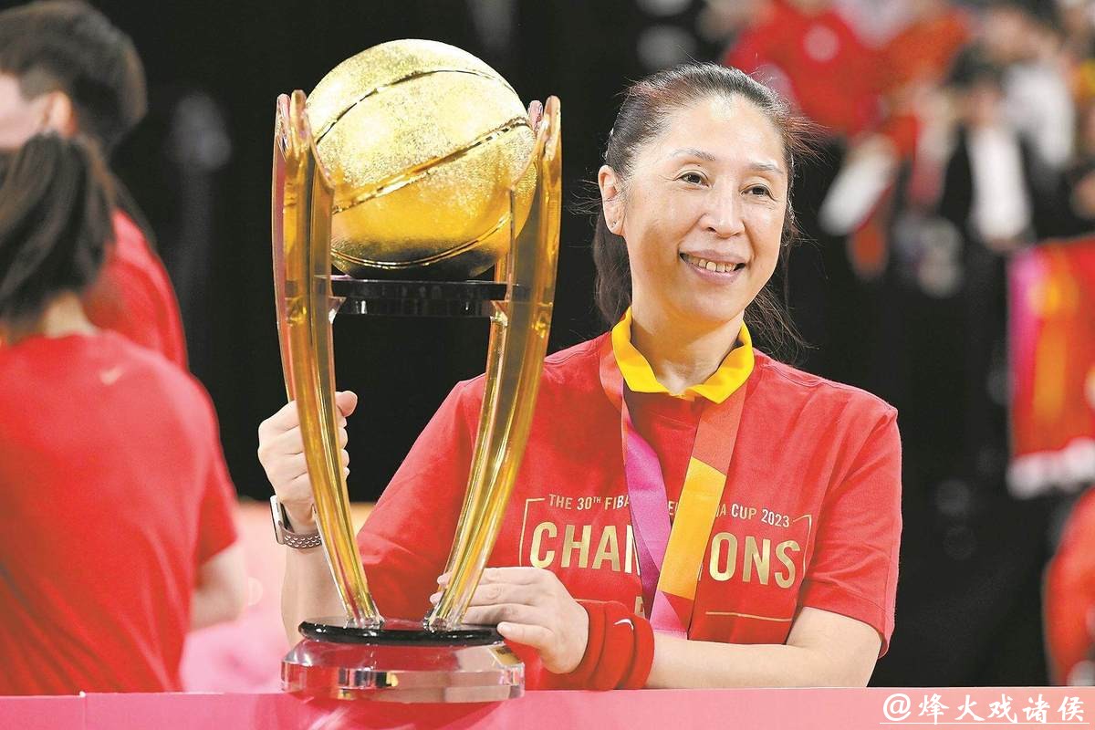 郑薇场边督战亲自登场，广东女篮16分优势再取六连胜